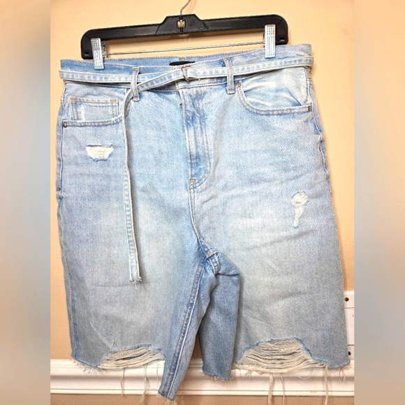 Express  Women's Size 10 90's Baggy Bermuda Shorts Light Blue New No Tag - Picture 1 of 11